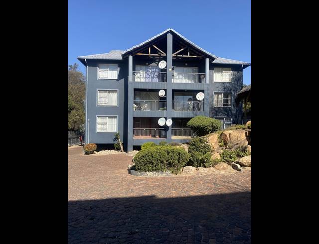 2 BEDROOM TOWNHOUSE FOR SALE IN RIDGEWAY